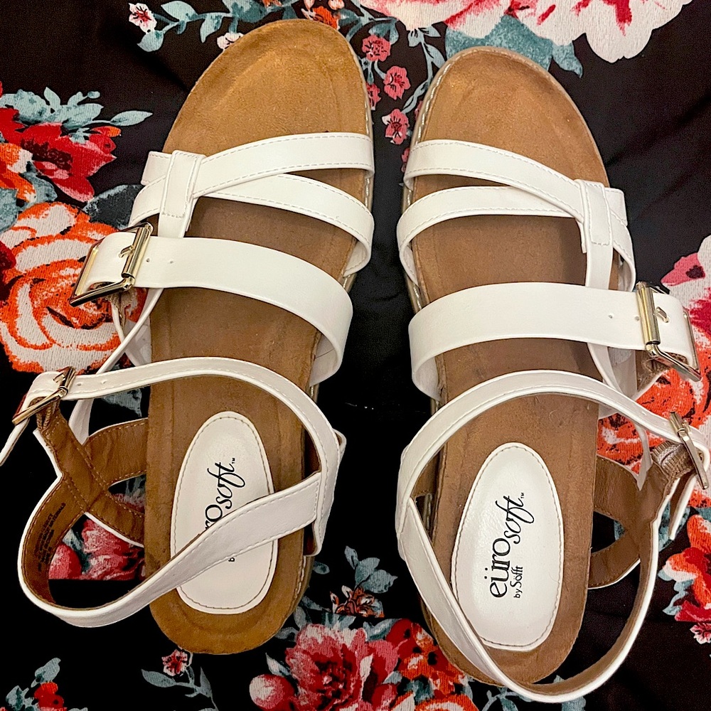Söfft White Sandals | Size 9